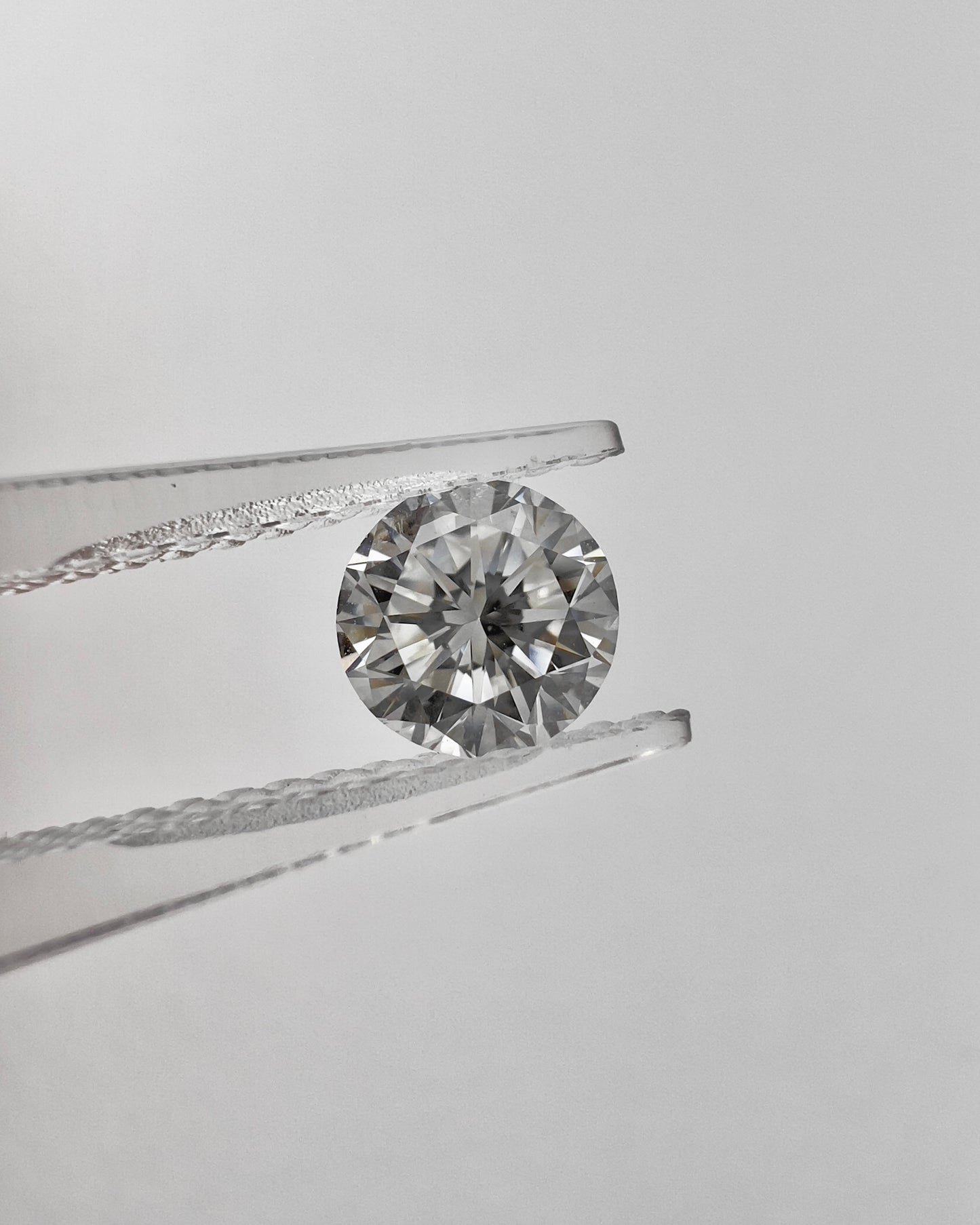 Natural Round 0.93ct F VVS2 GIA 2225303466