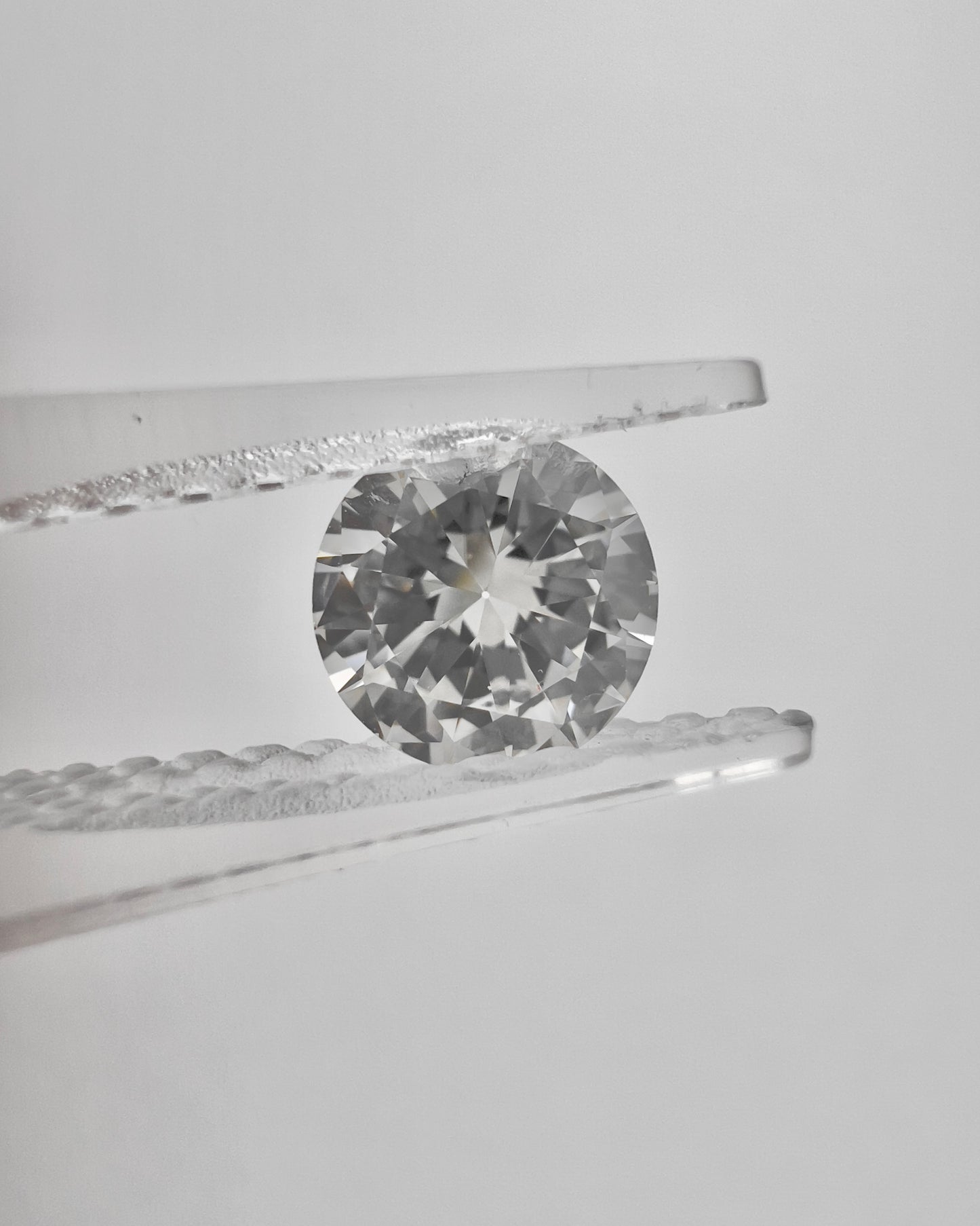 Natural Round 0.6ct F VS1 EGL USA 924352501D